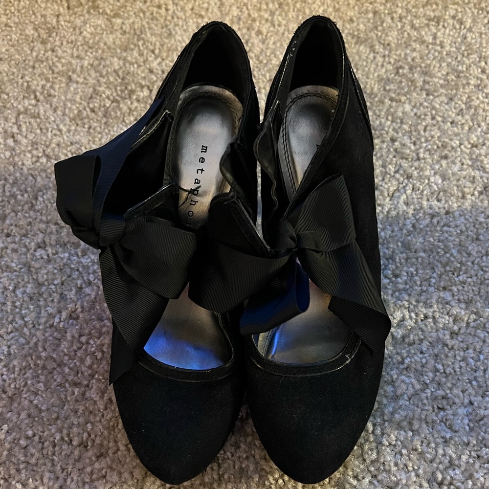 Bow Heels